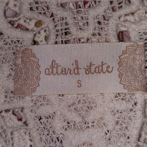 Attar'd State Floral Lace Back Top Size S - Picture 8 of 9